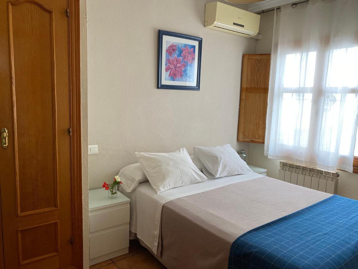 Hostal Moscatel Malaga Exterior photo